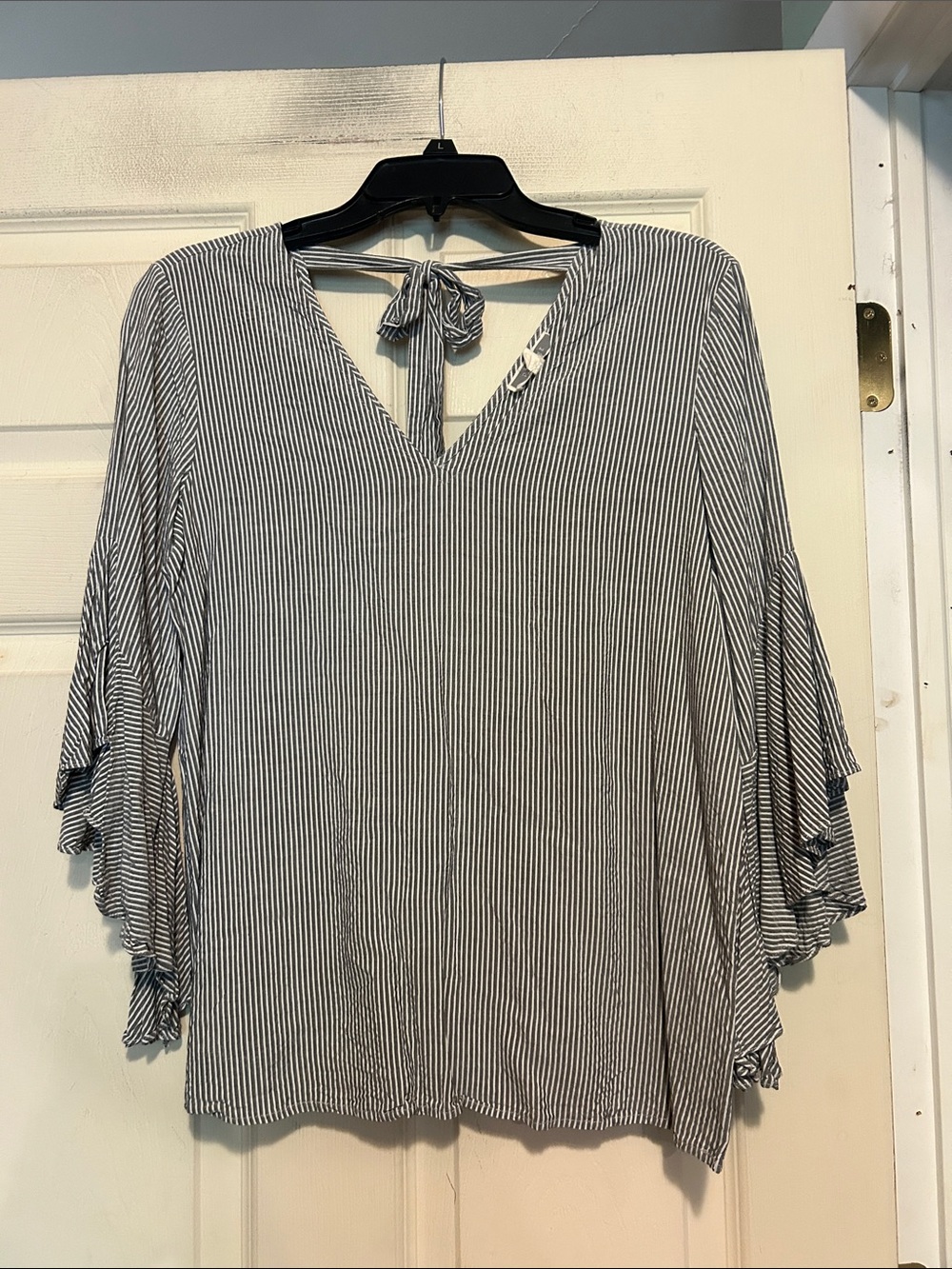 Pleione Gray and White Striped V-Neck Tie-Back Blouse Size Medium